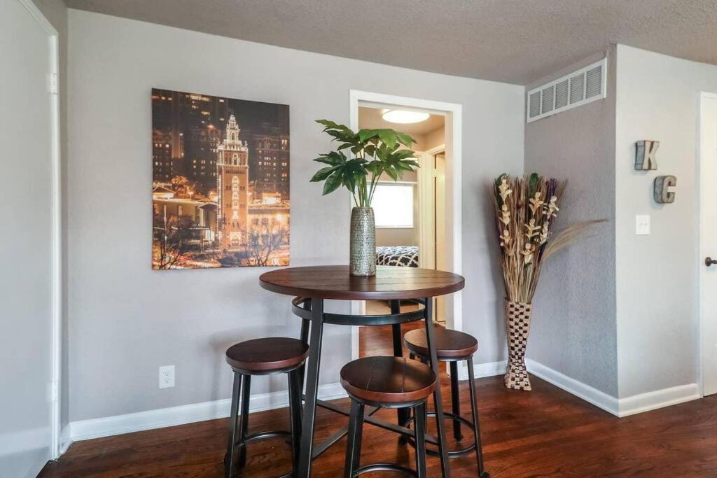 Holly First Floor 2 King Beds Βίλα Κάνσας Σίτι Εξωτερικό φωτογραφία
